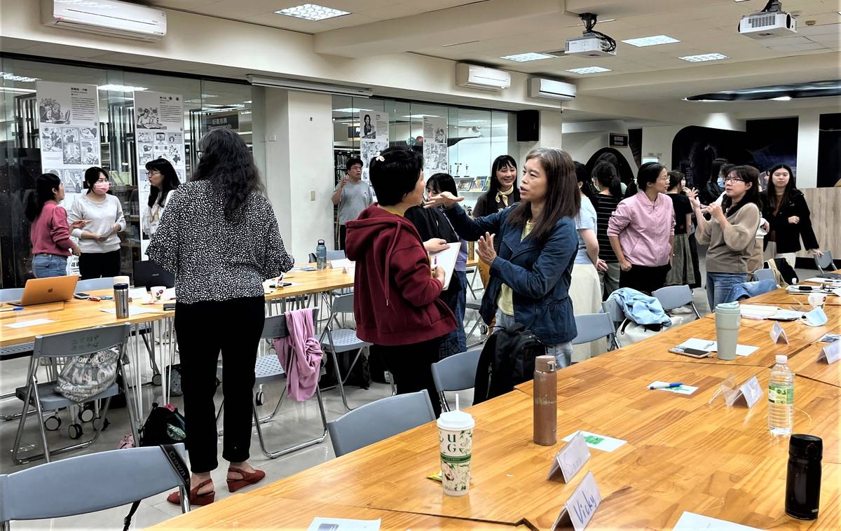 老師分組討論小組活動任務