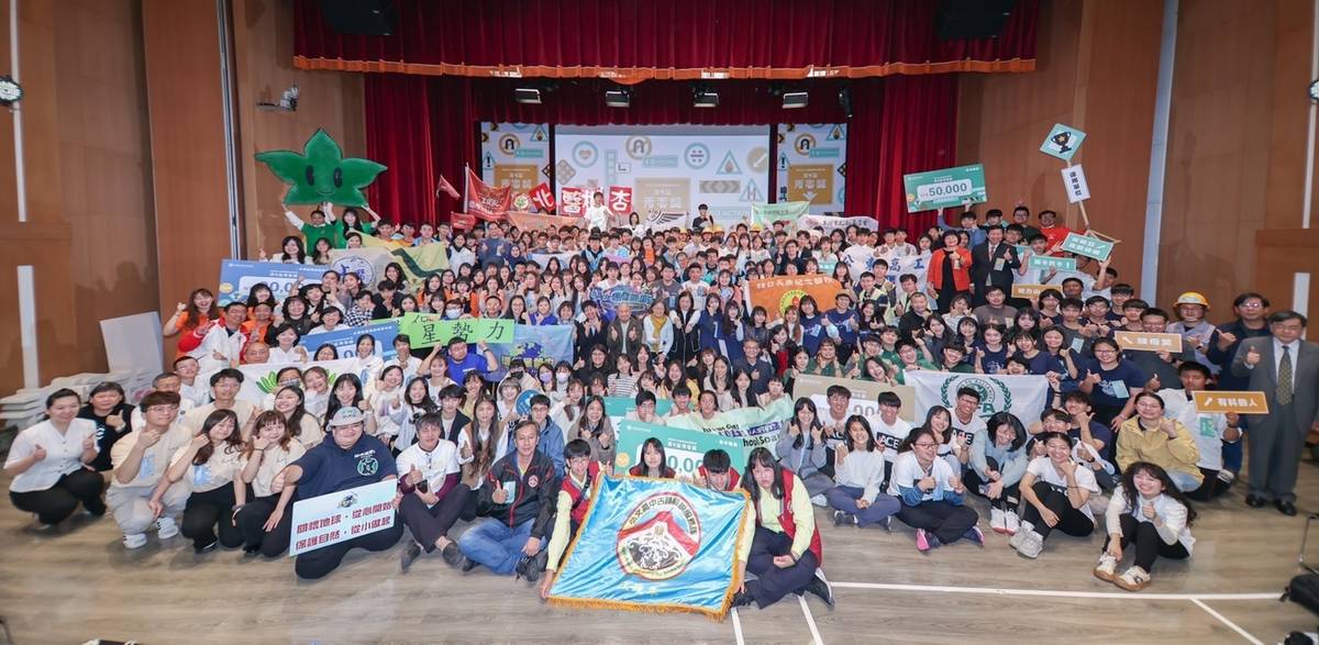 第2屆青志獎受理至113年12月20日中午12時止，歡迎15-35歲青年團隊及立案的青年志工運用單位踴躍報名。(照片為第1屆青志獎頒獎大合照)