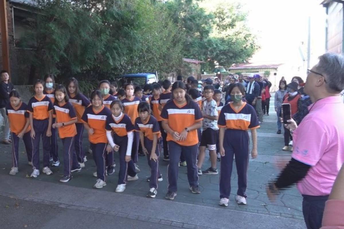 中峰國小走鏢活動起跑