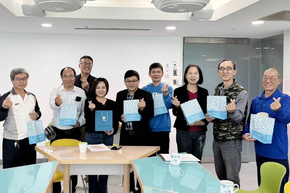 新北市記者友好交流協會關懷學子用心向學，由理事長林富貴(右4)率團前往新北市教育局拜會