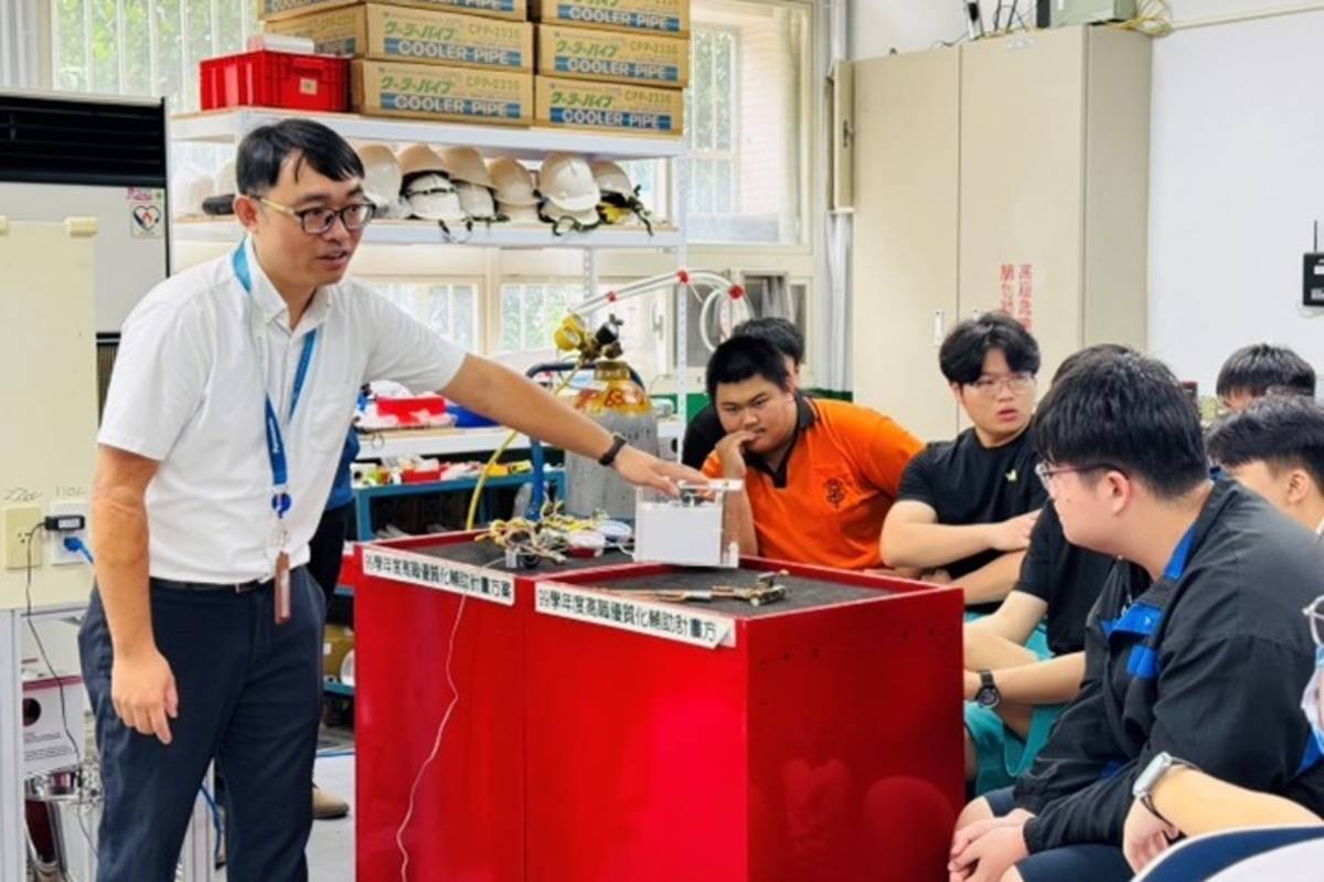 北市內湖高工攜手企業，開辦智慧設施科技課程，由業師親自教學指導