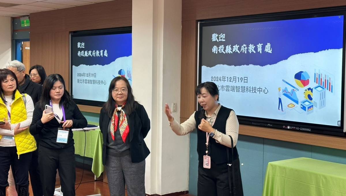 南投教育處王淑玲處長參觀雲端智慧科技中心研習教室