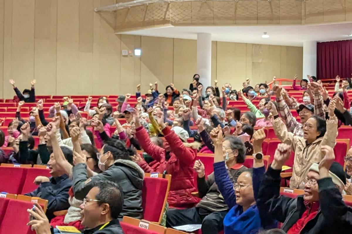 樂齡聽友跟著小黑老師動起來