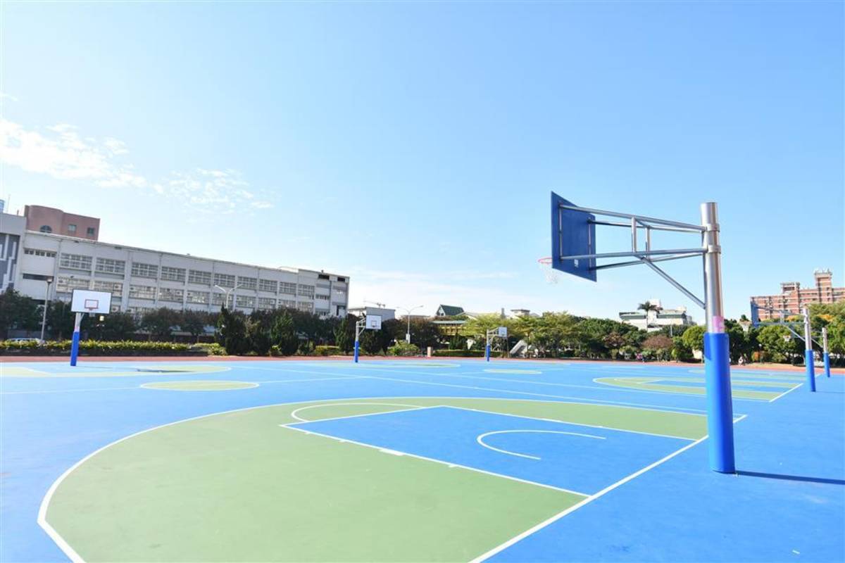 整修後的籃球場（圖源：彰化縣政府）