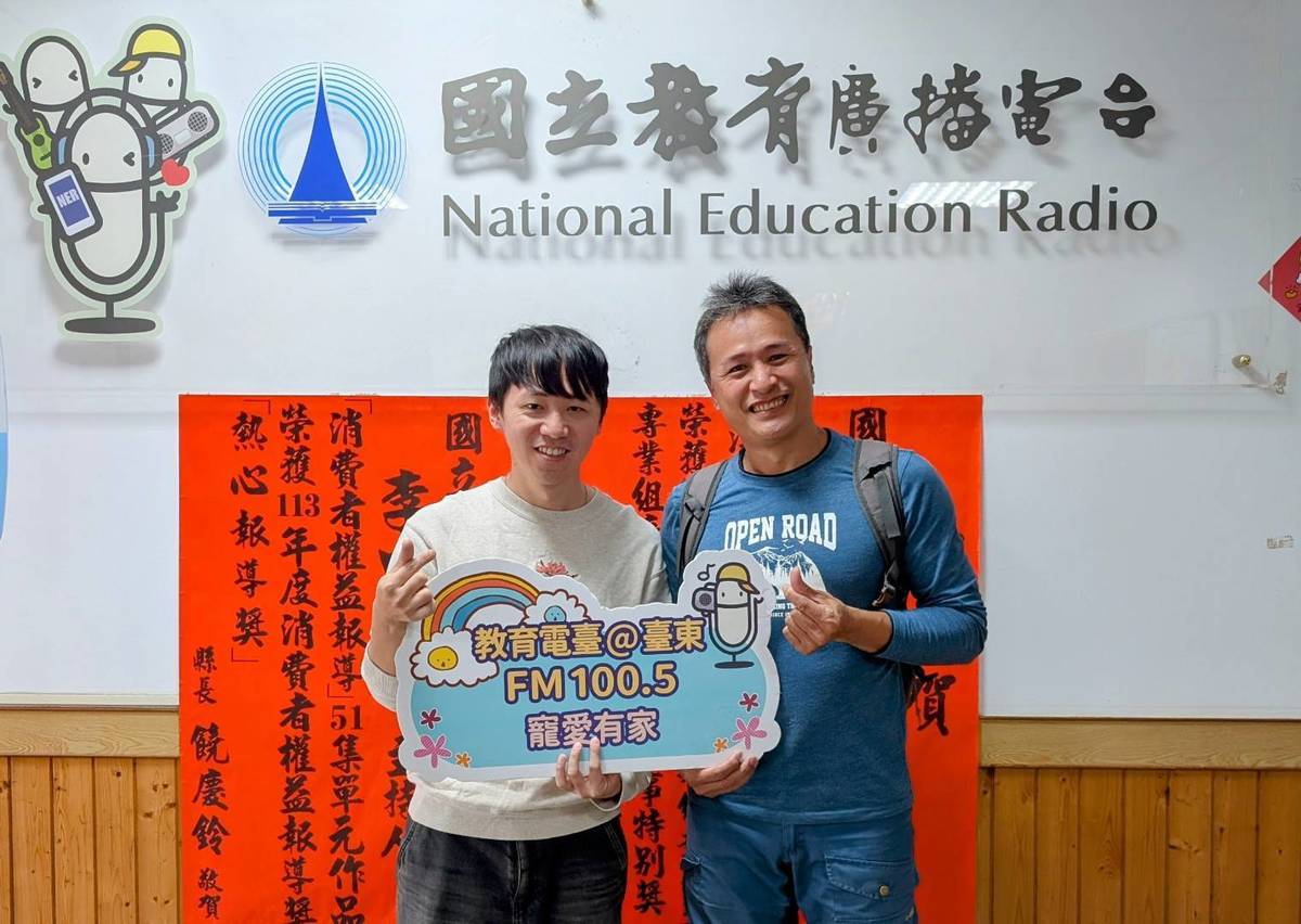 與邱曉徵大哥（右）合照