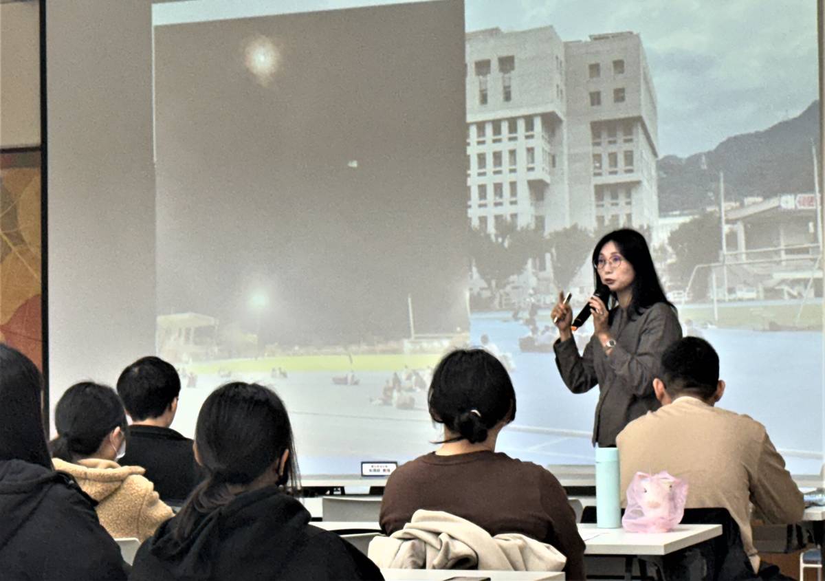 老師透過政大的校園，引起同學對未來大學的想像及促進課程動機