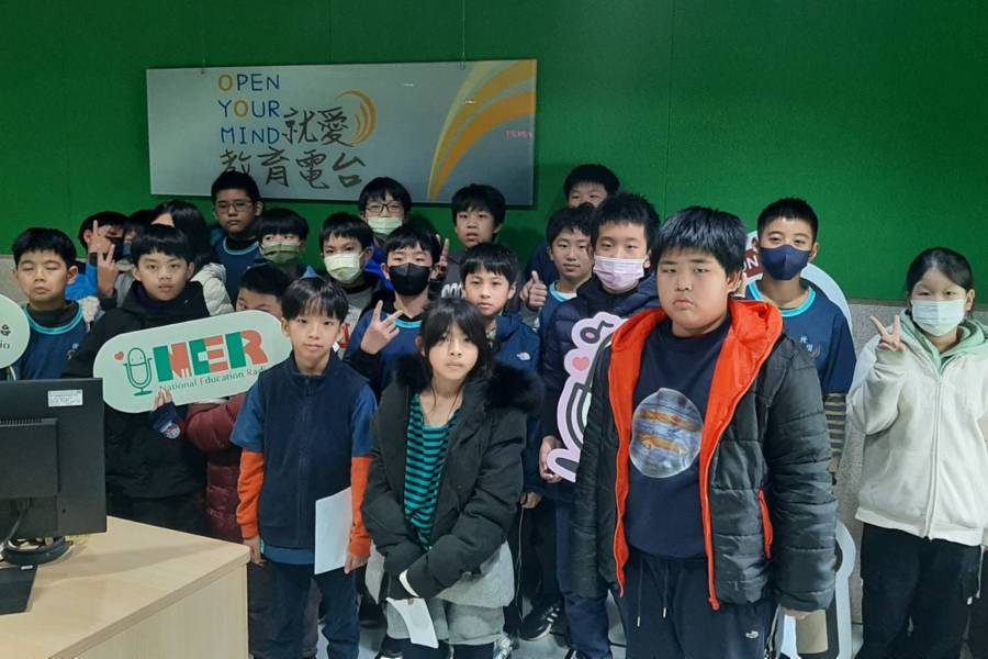 光復國小參訪學生合影