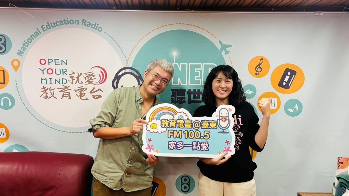 臺東大學山海部落遊憩教育中心鄭肇祺主任(左)分享東大USR計畫