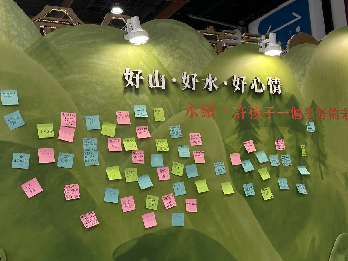 信誼基金會書展展牆。(信誼基金會提供)