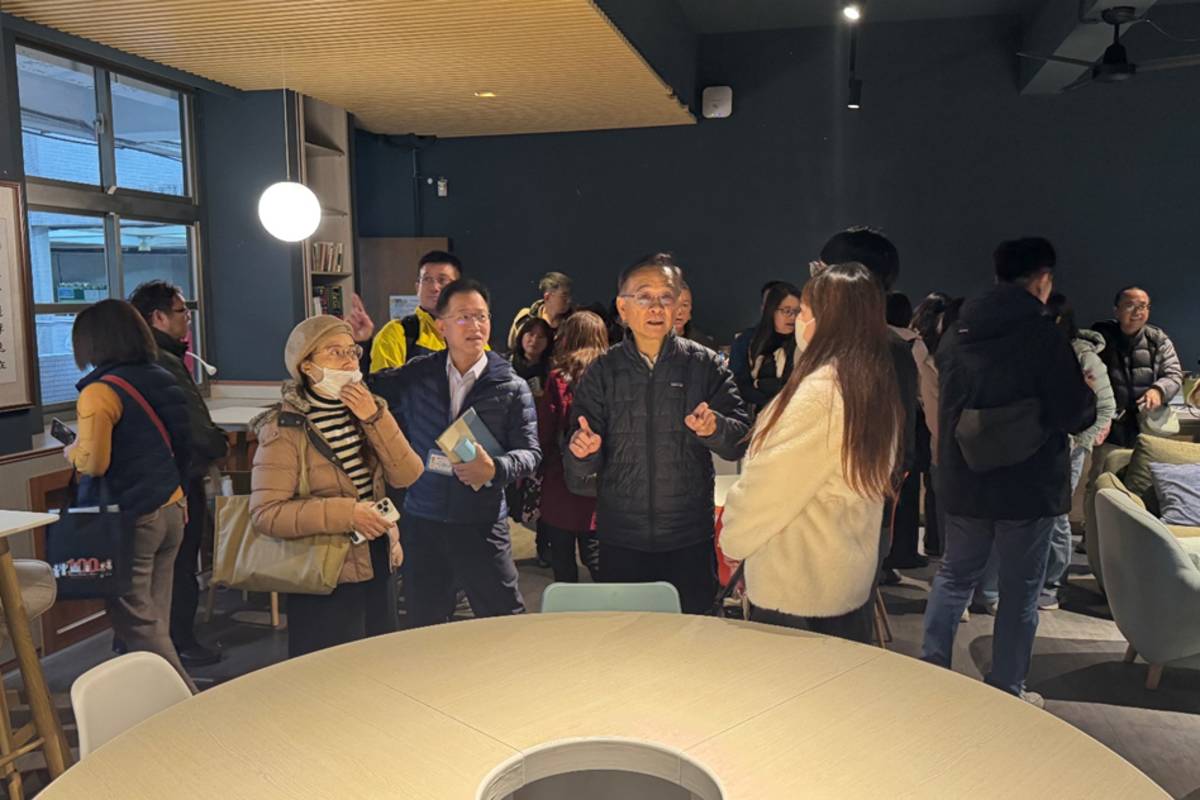 與會人員實地參訪興雅國中「心巴克」 (北市教育局提供)
