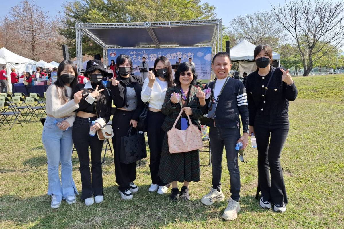 十方特別感謝「藍爸爸」藍正雄，藍爸爸秉持著愛護十方的孩子及擔心員工安危的心，二話不說便捐款200萬元，做十方最堅強的後盾。