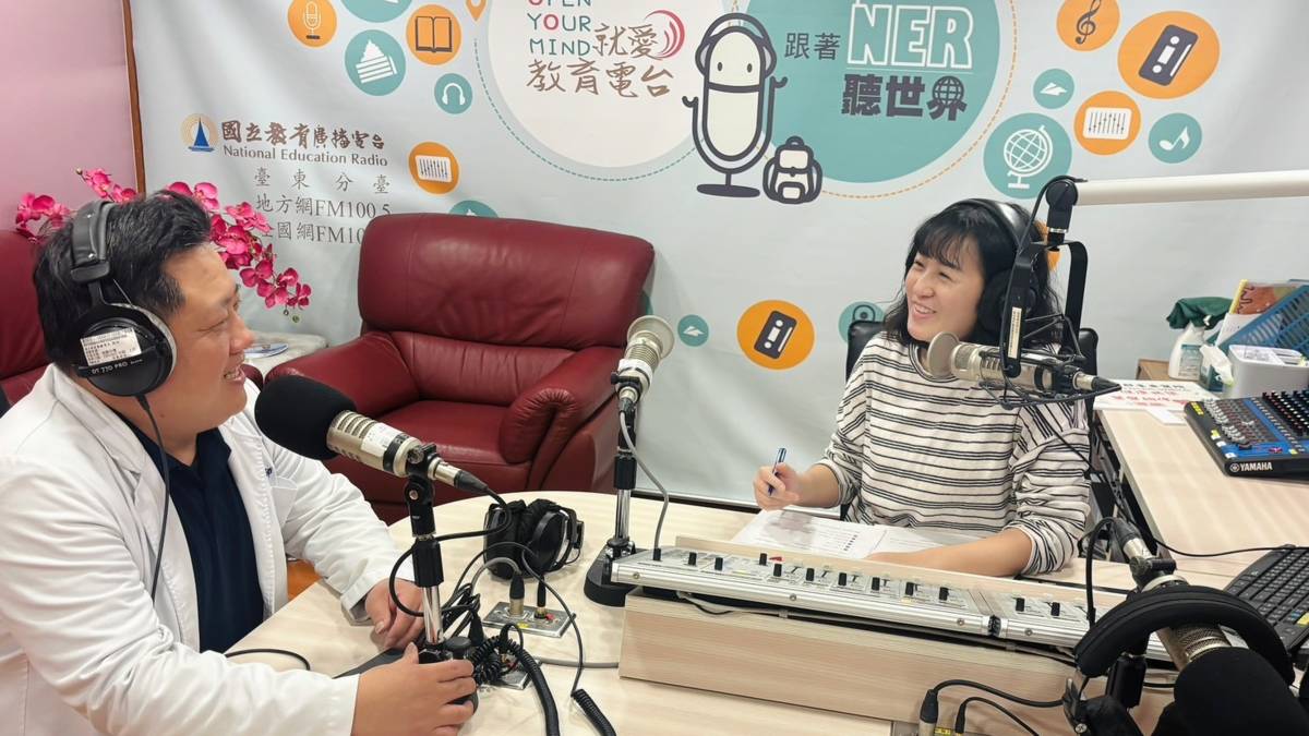 范龍昇主任(左)分享流感疫苗與抗病毒藥物