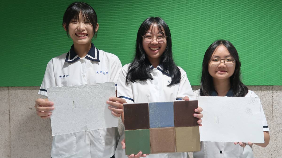 臺中市立大甲高中「修『蛋』幾咧」科展團隊挑戰製作「蛋殼紙」，並運用蛋殼中的碳酸鈣成分取代陶瓷釉藥，期望提升燒製品質。