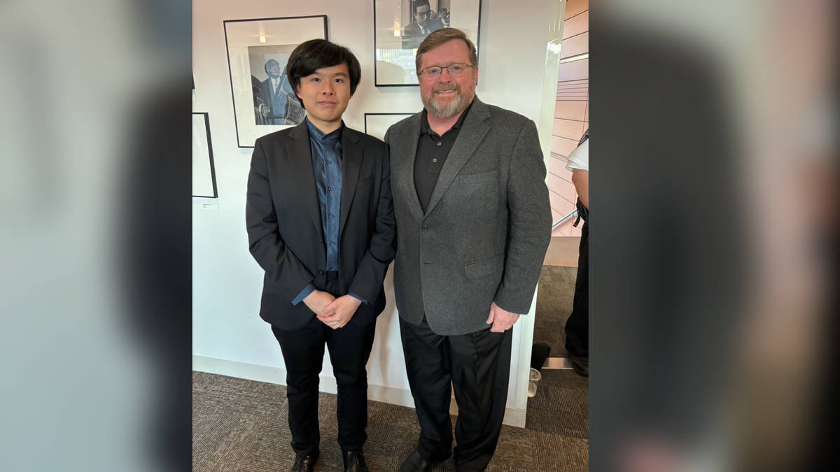 澄岳與柯爾本音樂學院的Martin Beaver教授
.
Niccolo and Colburn School's Professor Martin Beaver