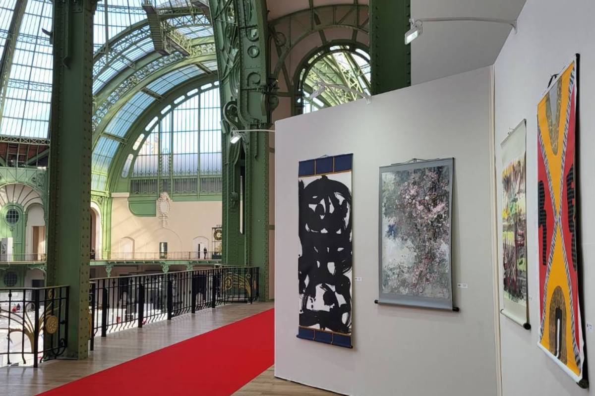 書藝家梁永斐作品「樂之頌」(左一)，獲邀參加巴黎「首都藝術展」展出