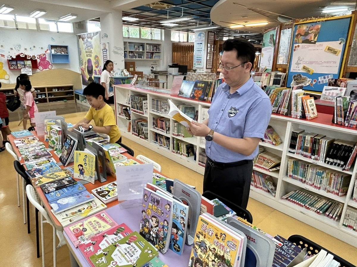 北市力行國小圖書室擁有豐富藏書