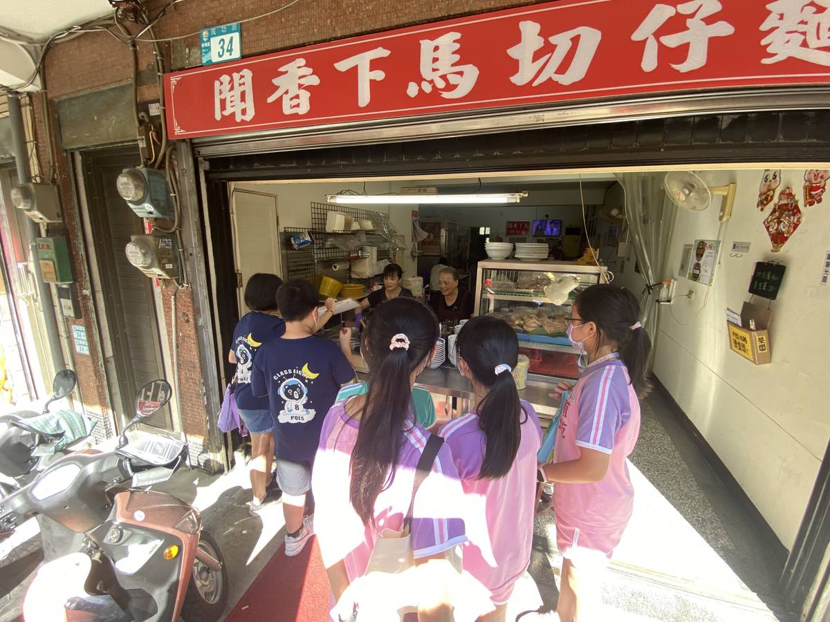 社區踏查，小記者訪問在地店家