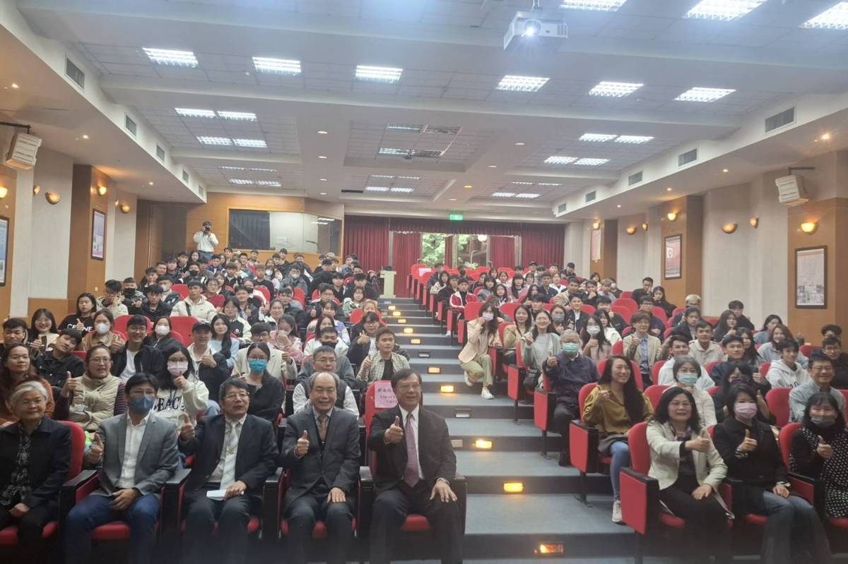 始業式參與師生合影（圖源：建國科大）