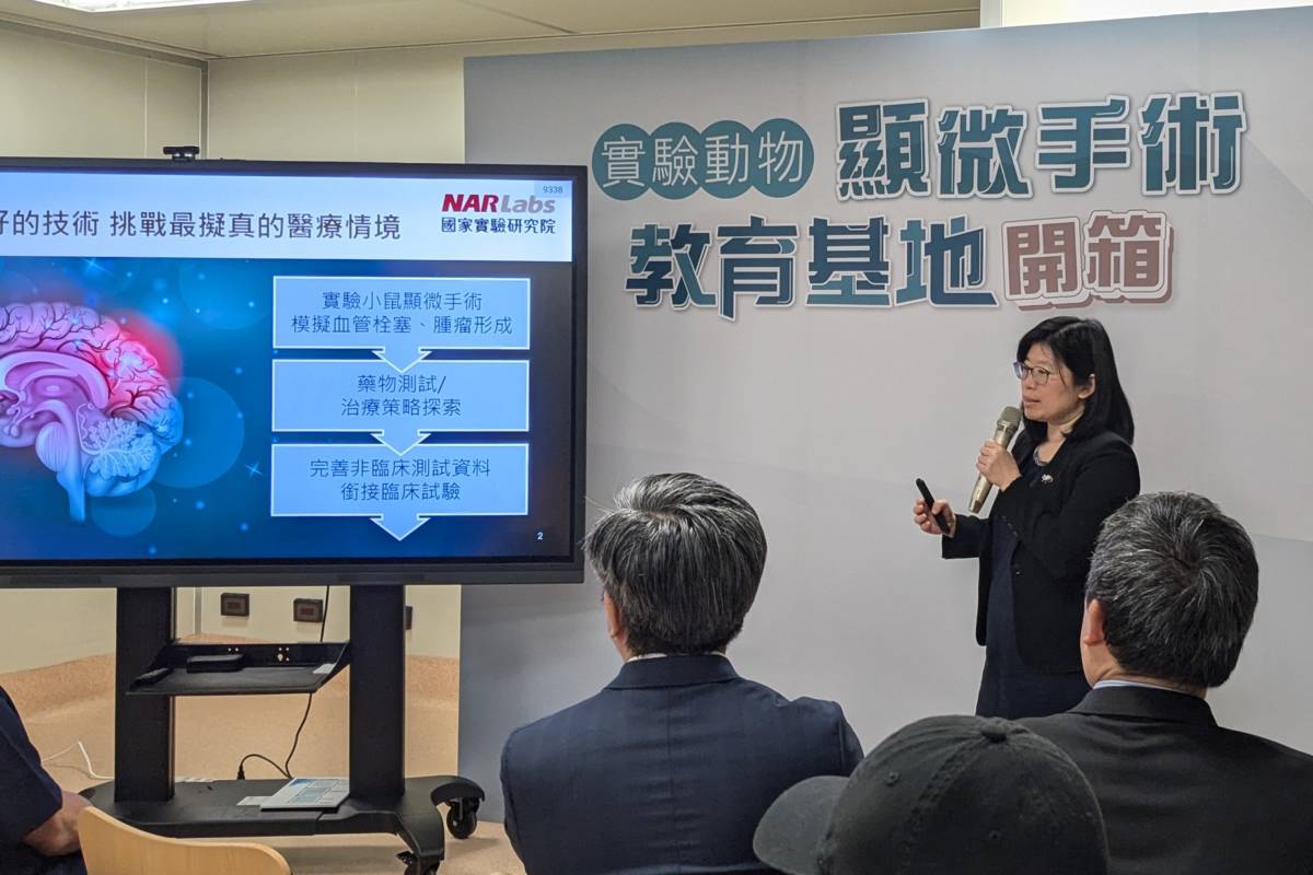 國家實驗動物中心秦咸靜說明，透過線上和實體的混成教學模式，讓學習零距離