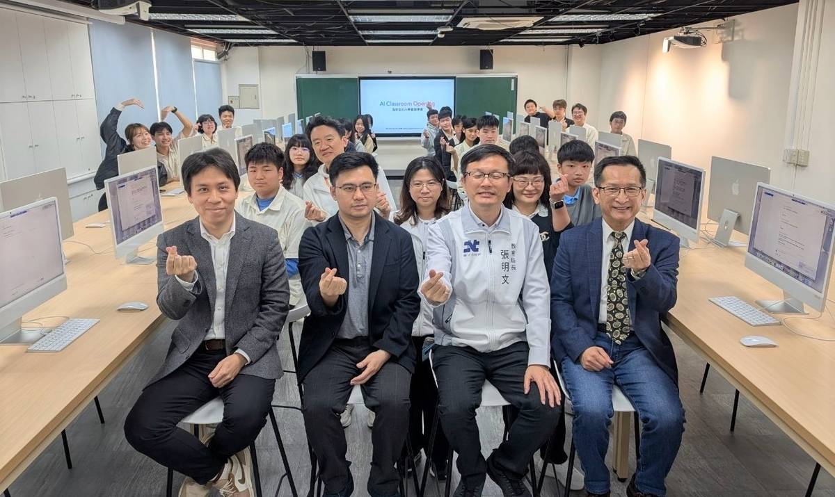 TeamNT團隊於啟動的iMAC教室大合照