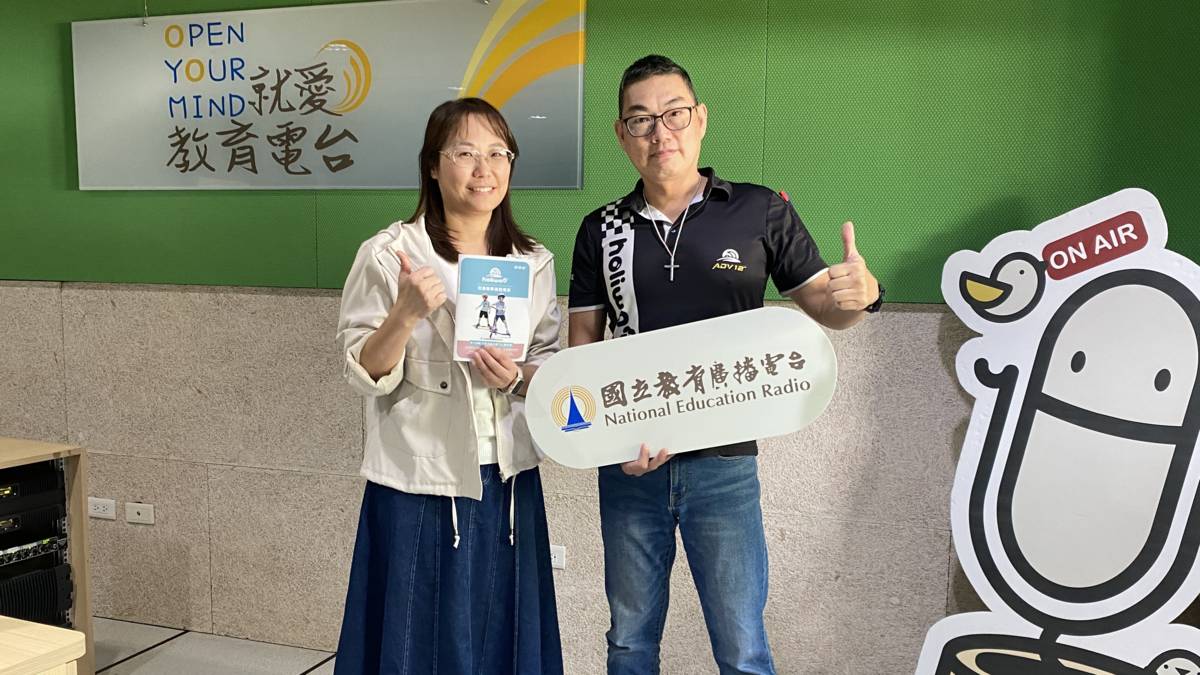 達叔(右)推動兒童運動觀念希望孩子們健康成長