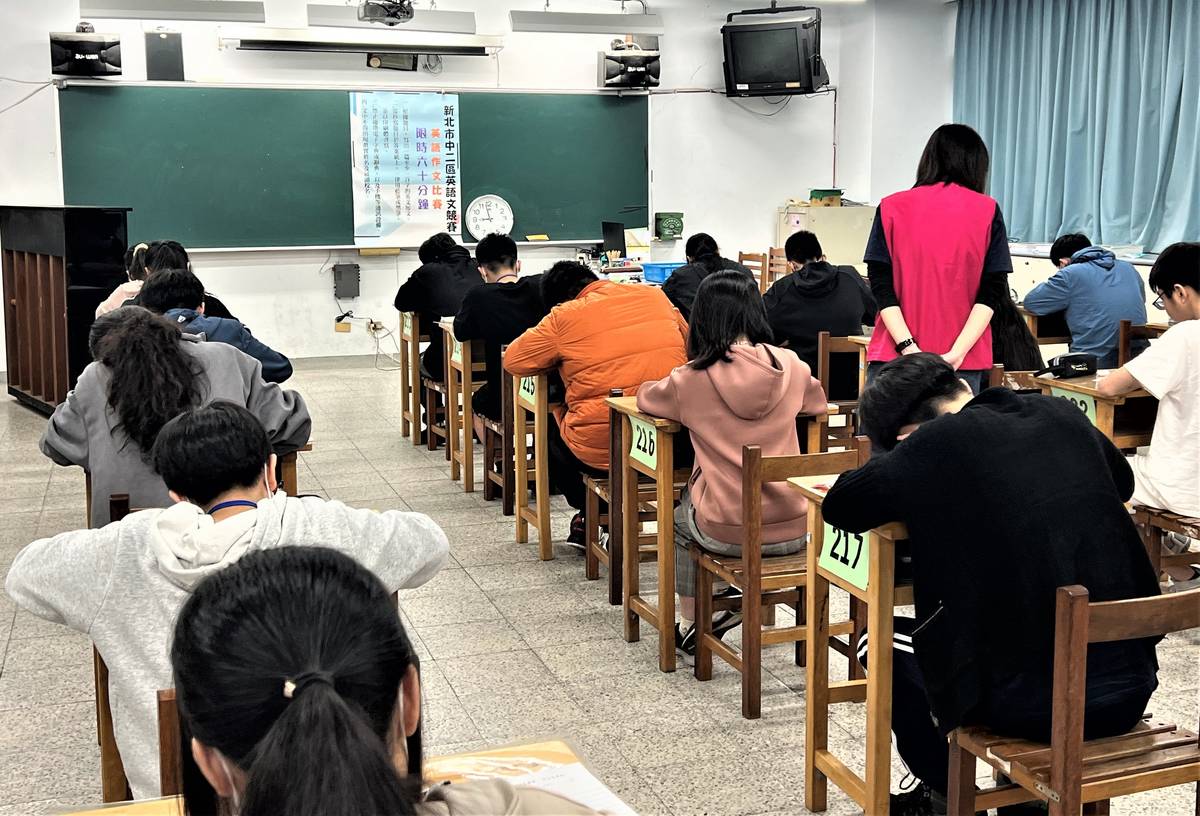首場英語作文分區賽於今(13)日在土城國中率先登場