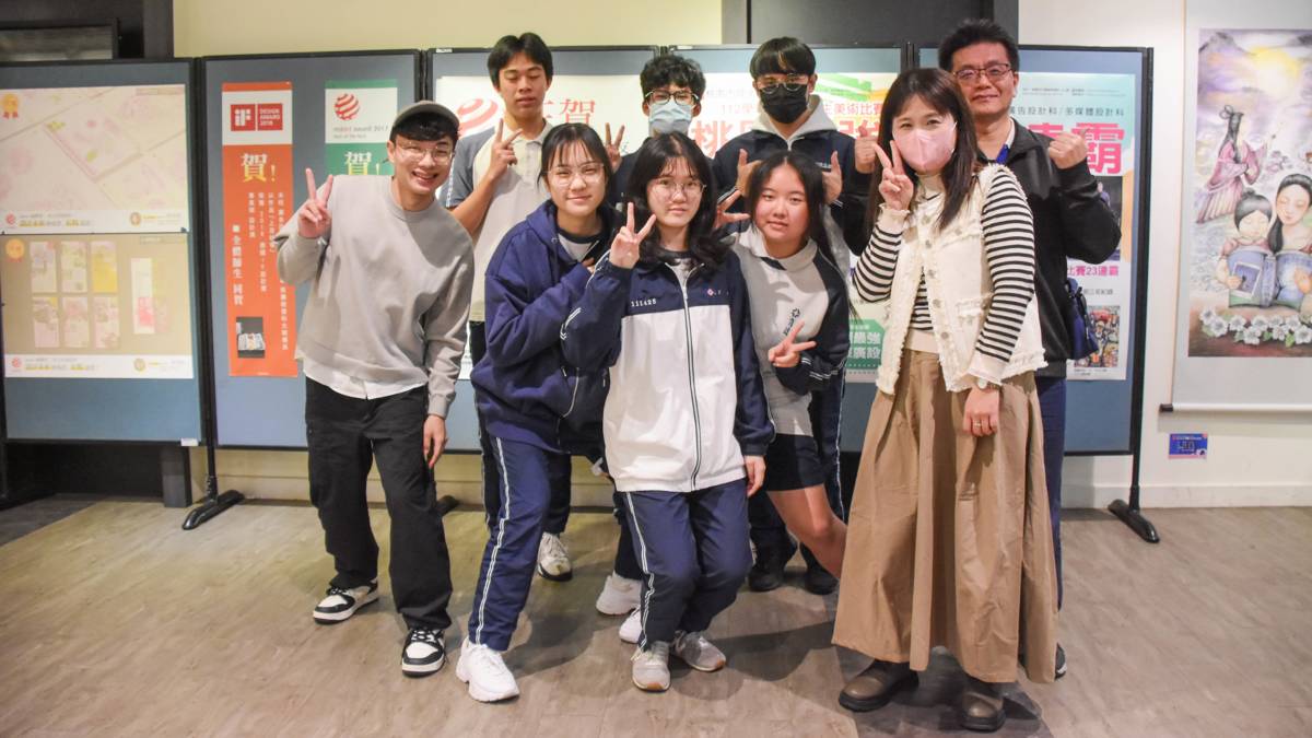 112學年度校園菸檳危害防制教育介入輔導計畫「網紅就是你」-高中組-優等佳作-桃園市育達高級中學-採訪合照
