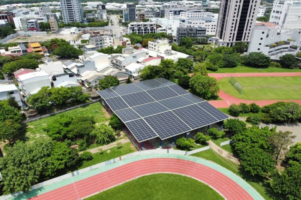 黎明國中光電球場（圖:中市教育局提供）
