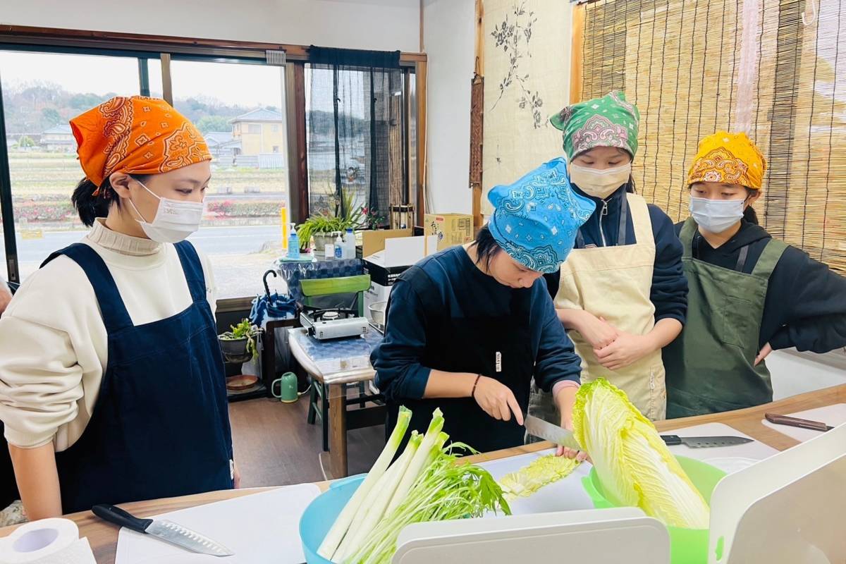 靜修學生入住奈良農家，體驗農村生活並自製晚餐