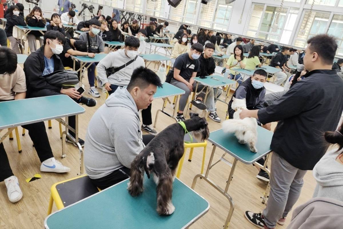 國立臺東專科學校附設高職部前瞻計畫推廣中心，帶領高二及高三學生前往屏東大仁科技大學，展開一系列知識探索之旅。