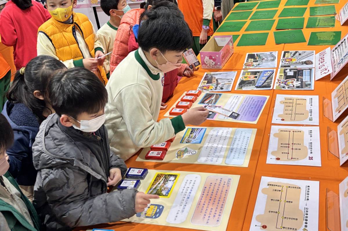 臺中國小以「學習派對，夢想起飛，精彩high翻臺中」為主題，精心規劃了十個創意成果展示站。