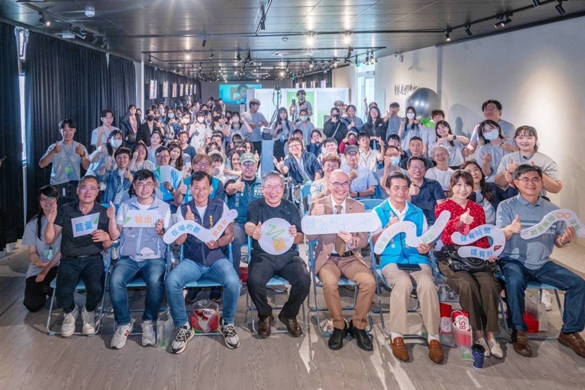 臺東大學數位媒體與文教產業學系第11屆畢業展「邊界輸出中」，即日起於臺東校區東大藝術中心登場。
