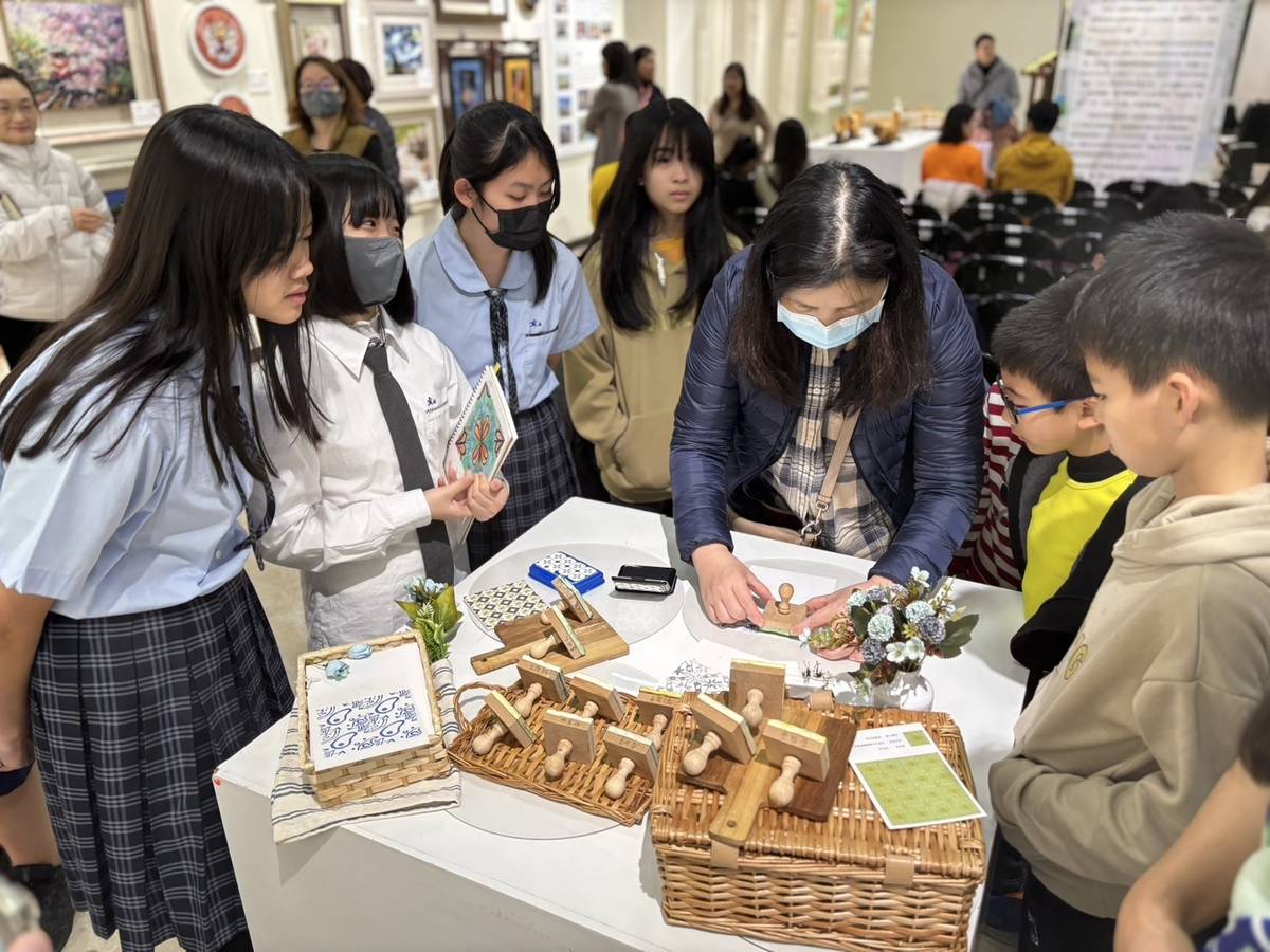 展覽現場推出手工製作的橡皮章，讓民眾可以蓋印留念
