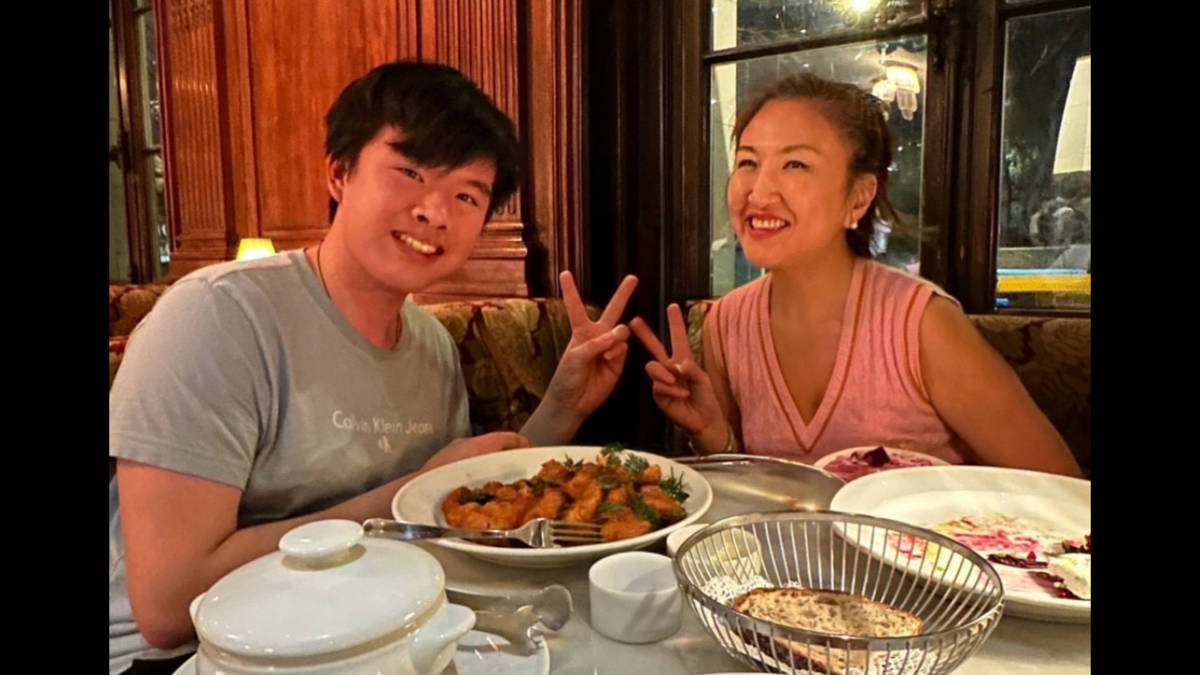 Niccolo with Aunty Cindy
.
岳岳與辛蒂姑姑