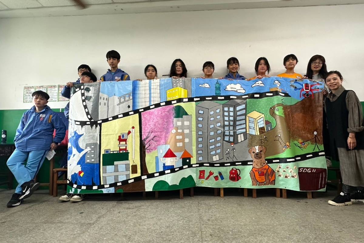 桃園建國國中與日本名古屋市的丸之內中學校合作，共同完成一幅3.6公尺長、1.5公尺寬的壁畫
