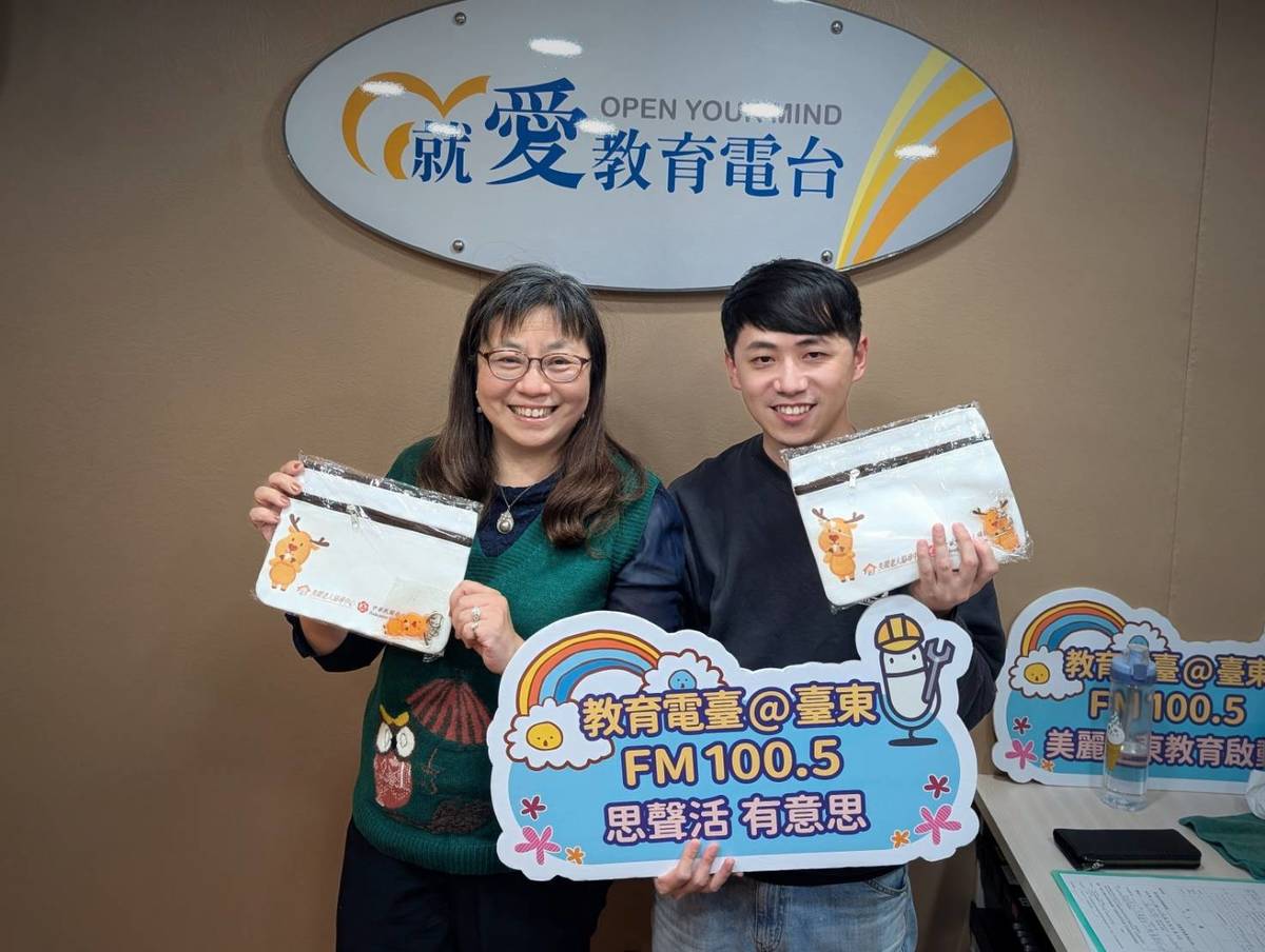 中華民國老人福利推動聯盟秘書長張淑卿（左）