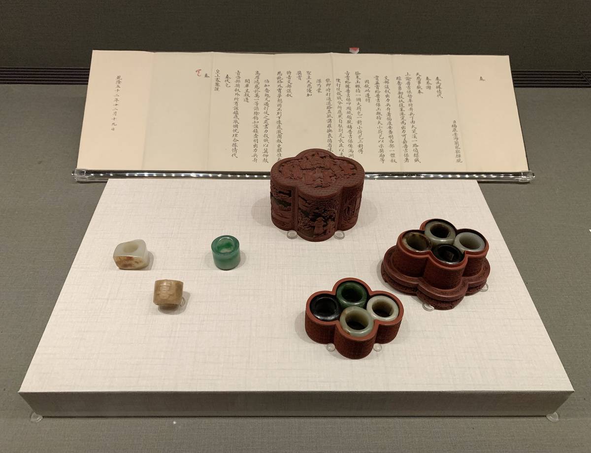 扳指是射箭時用來保護手指不被弓弦劃傷的護具，具有滿族騎射傳統的深刻意涵，也是皇帝御賜的禮品類型之一。(故宮提供)