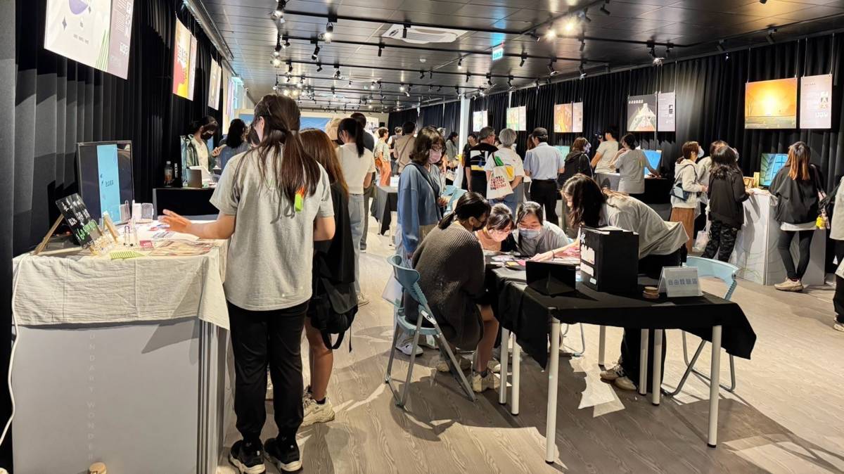 臺東大學數位媒體與文教產業學系第十一屆畢業展覽「邊界輸出中」
