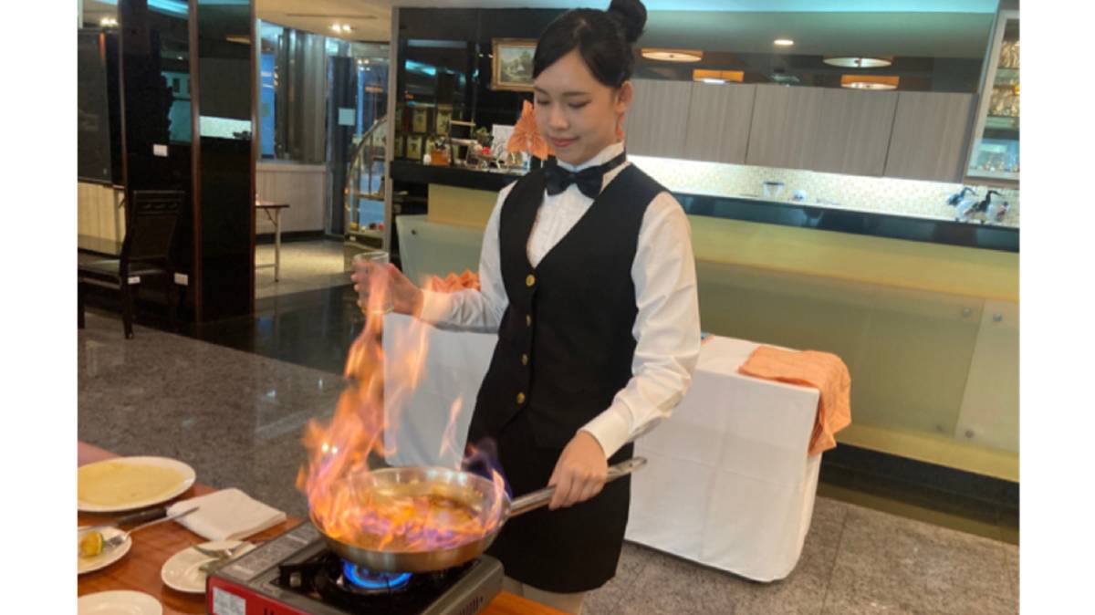 第54屆全國技能競賽餐飲服務金牌許佳玉