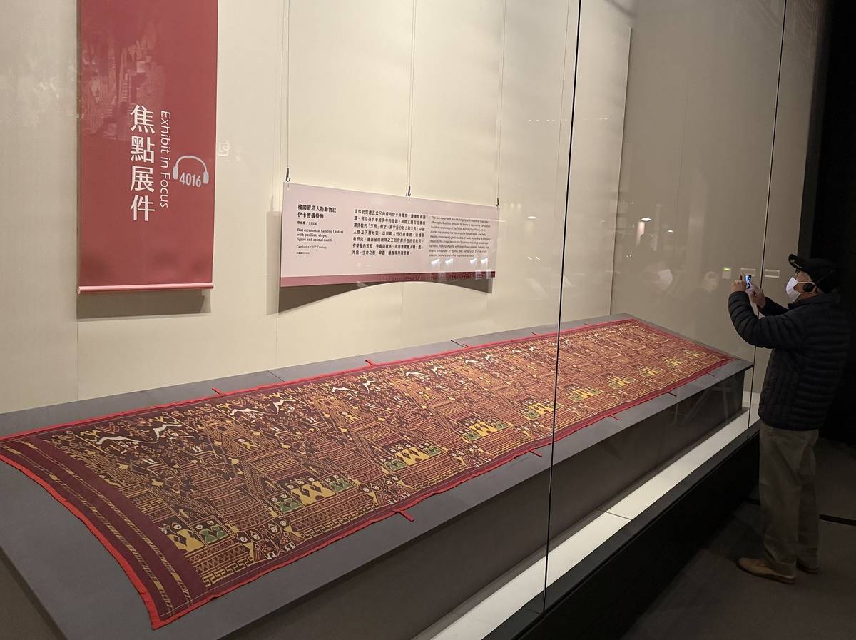 長達5公尺的柬埔寨佛寺掛飾