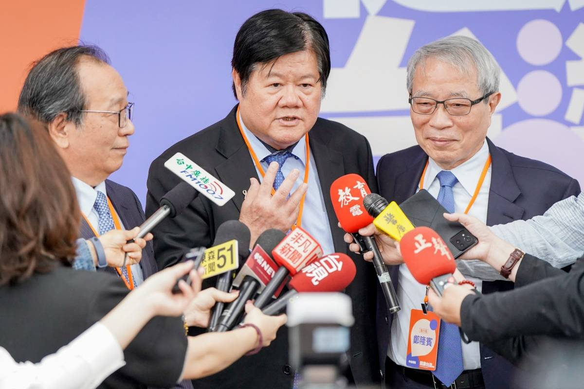 中醫大洪明奇校長回應提問