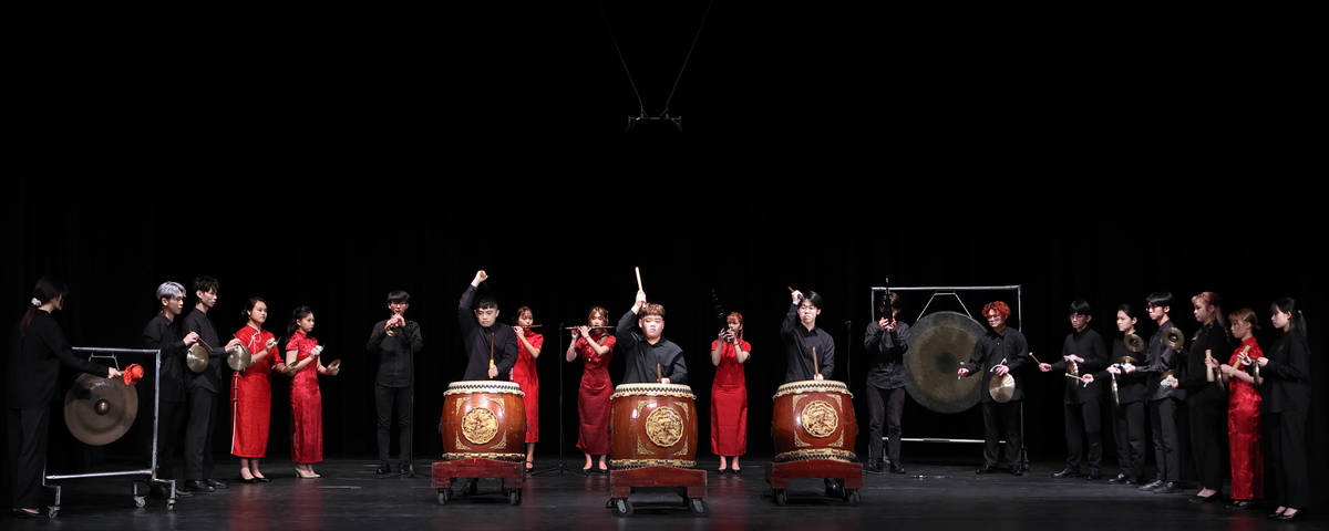 國立臺灣戲曲學院《春季藝術季》由戲曲音樂學系高三畢業公演《樂·聚》揭開序幕，並以《戲鑼鼓魂》開場(國立臺灣戲曲學院提供)