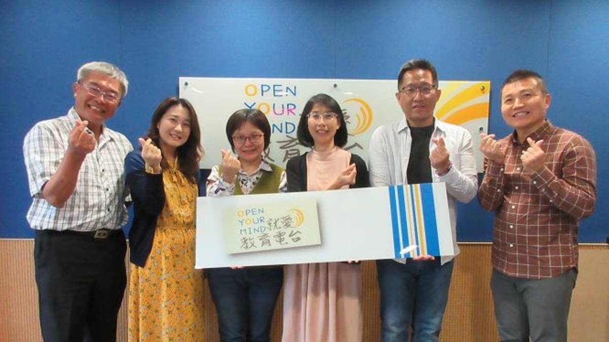 左起 節目主持人（廖雅彬先生、豐原國小廖皓圭主任）來賓（台中市教育局國中教育科王蒲寧課程督學、台中市立大里區光榮國中張梅鳳校長、台中市立大里區光榮國中光榮國中陳偉浤主任）教育電台常罡。
