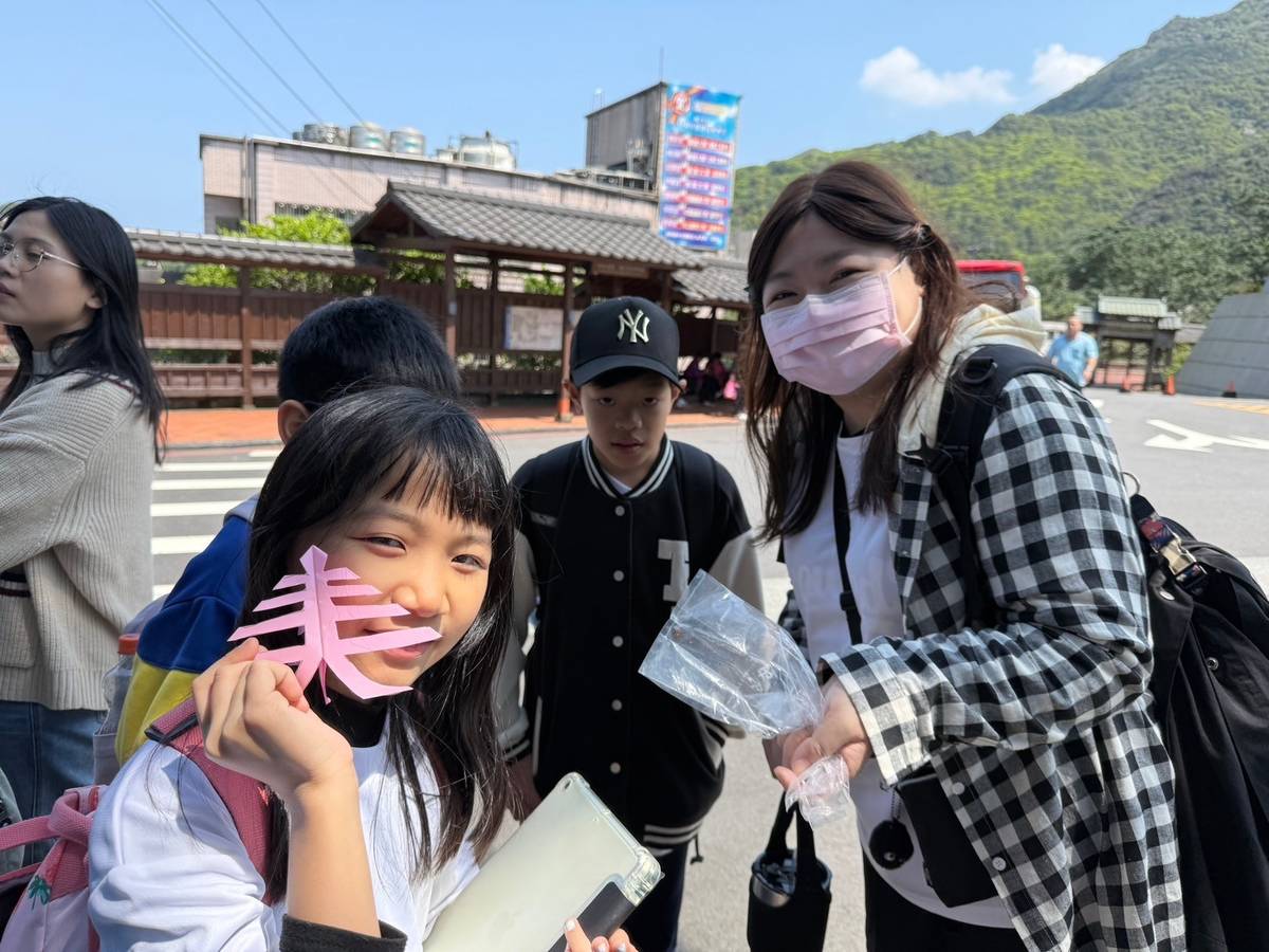 新北中山國小創客社團 以手作剪紙拓展國際視野