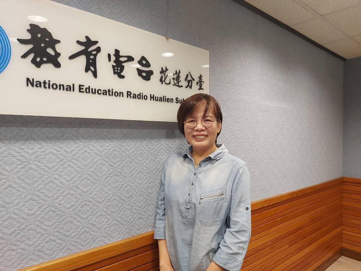 訪台語老師陳惠玲，她說帶學生要用對方法、引起動機，每天和小朋友相處很開心，快樂。
