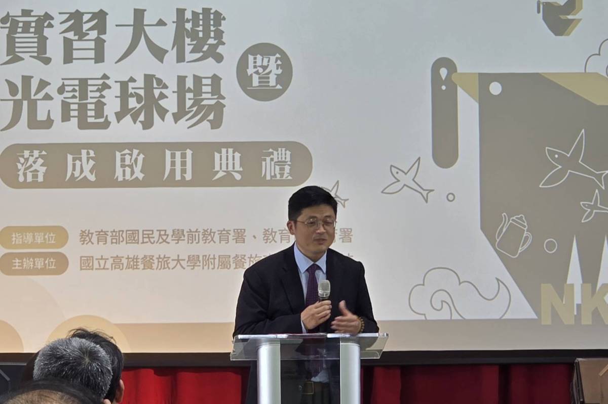 教育部林伯樵主任秘書於高餐大附中「餐旅實習大樓落成典禮」及「光電球場啟用典禮」