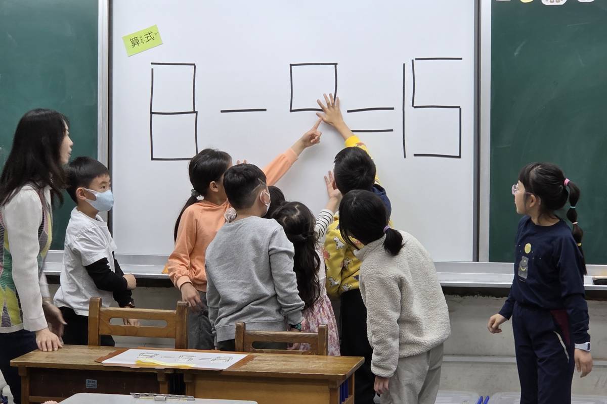 臺北市龍安國小舉辦「國際數學週」，設計多元的數學遊戲，讓學生親身感受數學的魅力