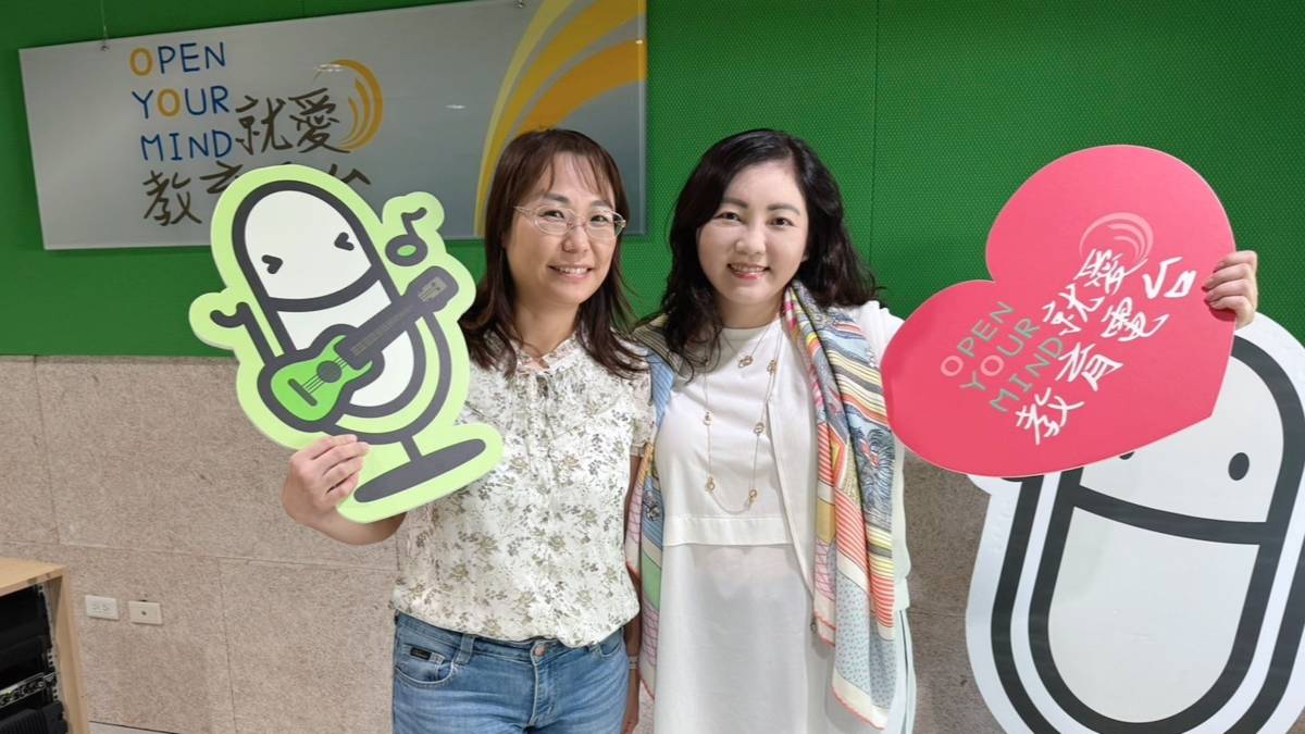Tini(右)希望以正向與開放的課程設計讓孩子體驗主動學習的快樂