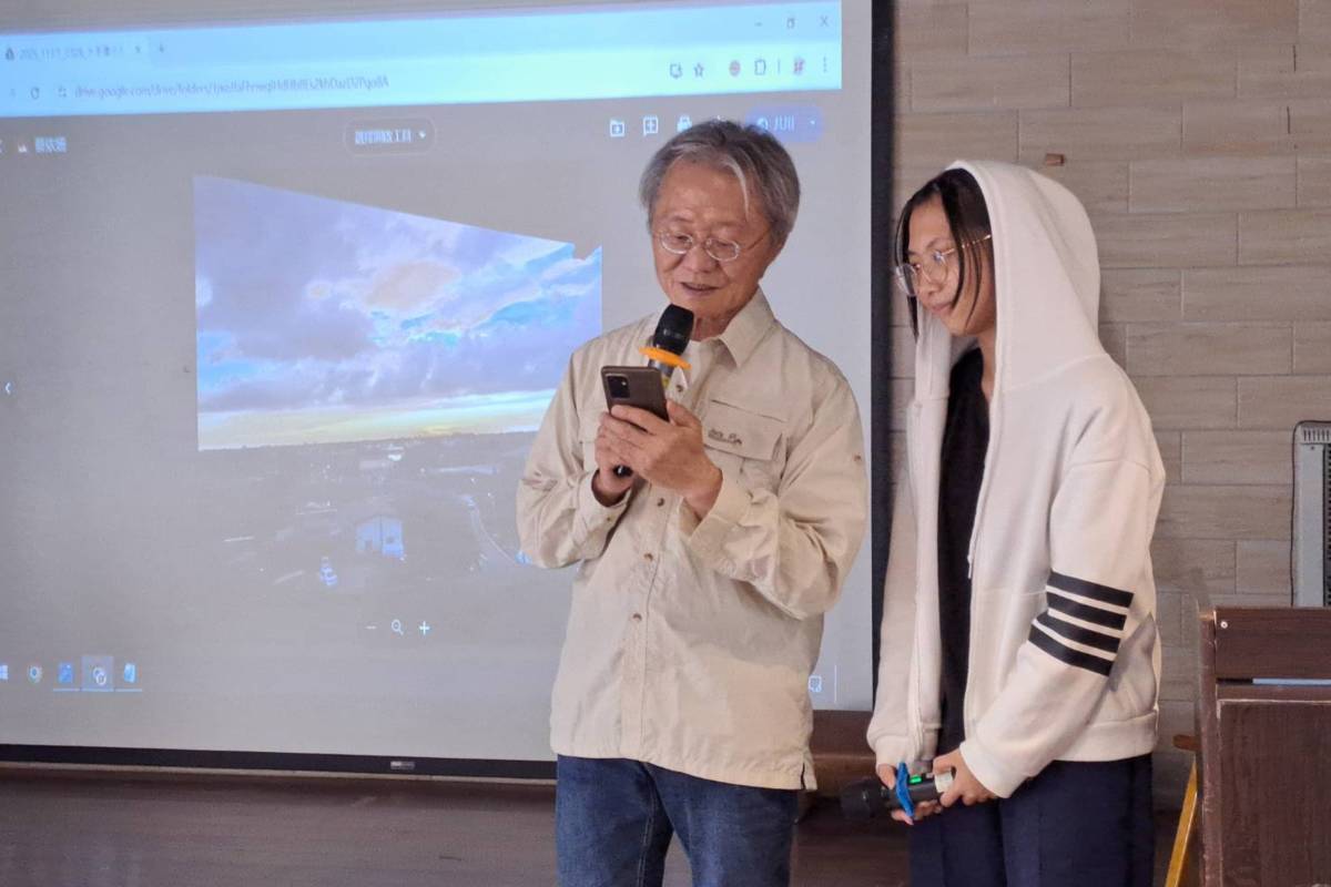 作家路寒袖路以「浮光掠影駐永恆」為題，走進偏鄉和平國中與學子分享風景與寫作