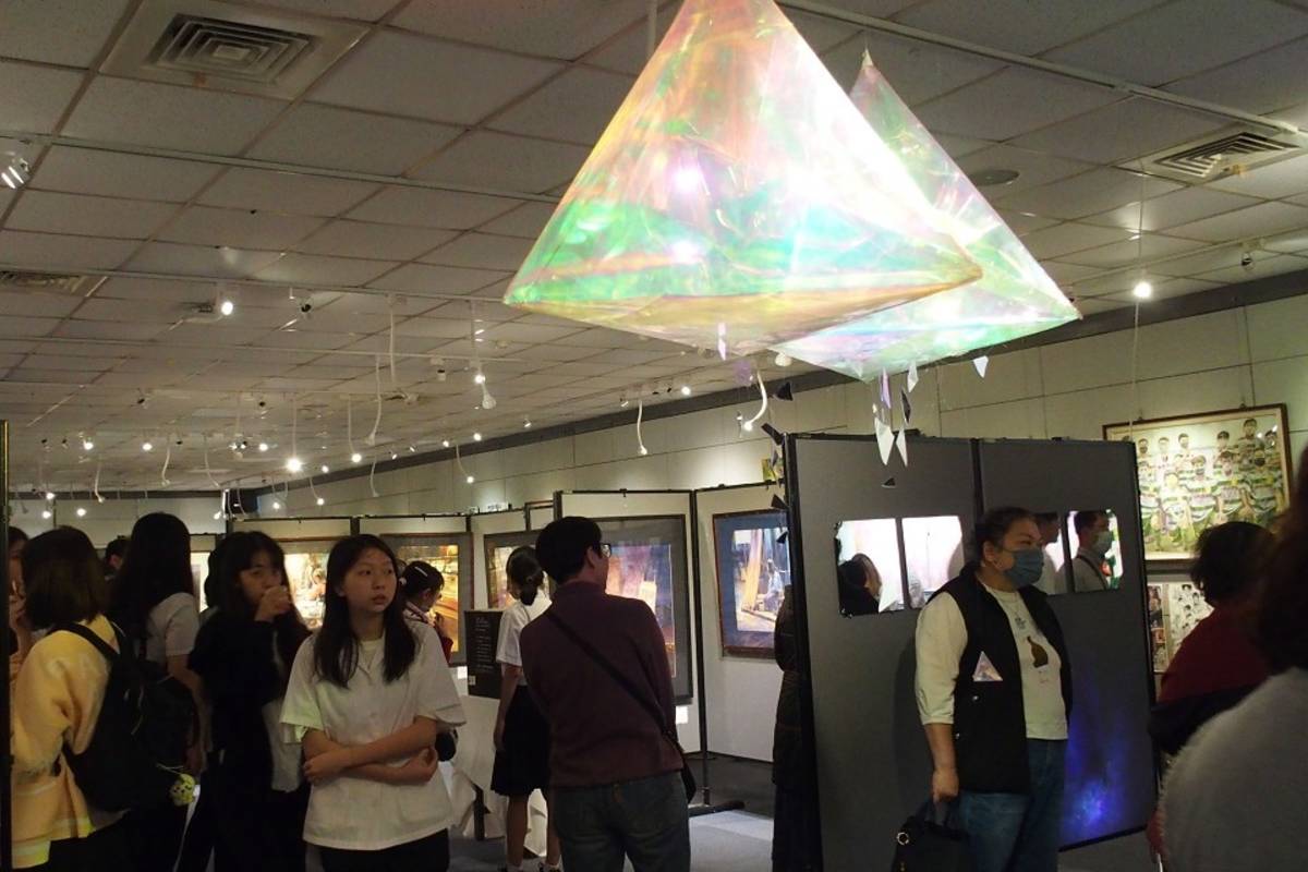 畢業美展意象三稜鏡